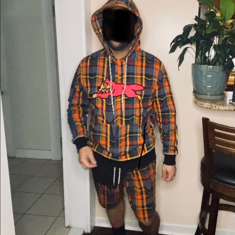 Men's hoodie and shorts suit